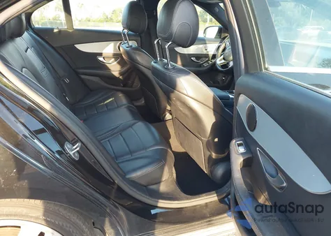 2020 Mercedes-Benz C 300 z USA, uszkodzony, nr VIN 55SWF8DB1LU323688